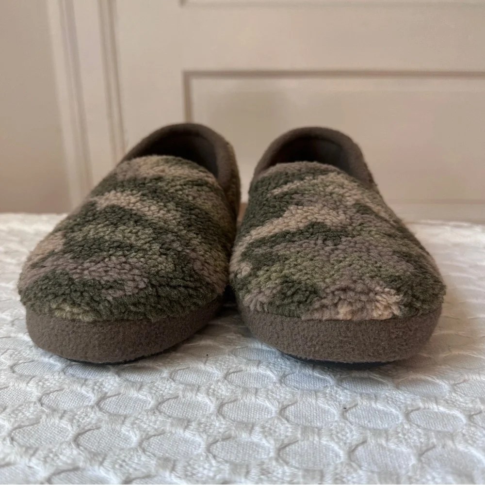3/$20💥‎ Camouflage Fleece Slippers Kids Sz 6 Cozy Wonder Nation NWOT Loungewear